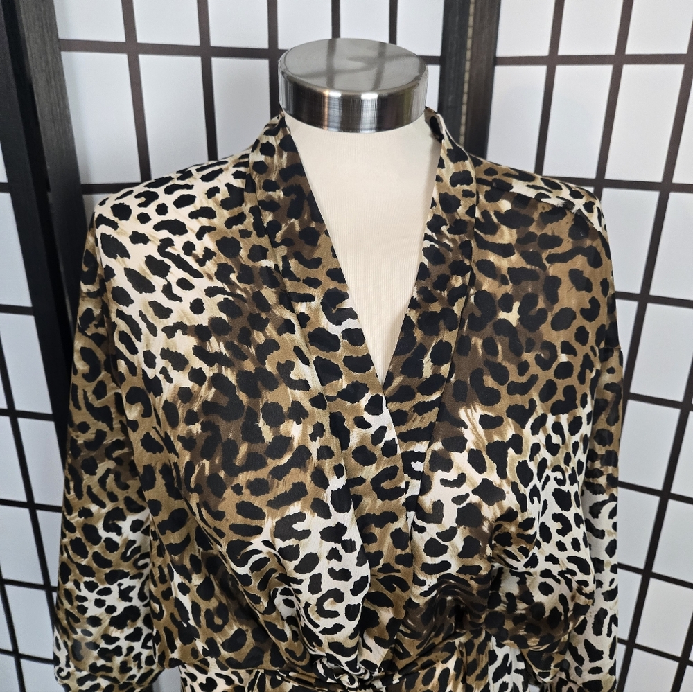 Secret Treasures Leaopard Print Sheer Lightweight Robe - Picture 4 of 10